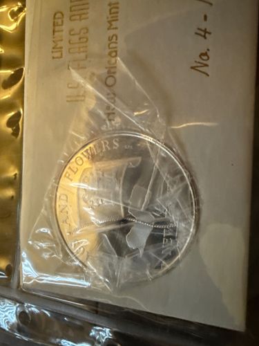 U.S. Flags and Flowers Medallion