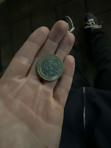 Two Pounds High-Tech/Technology